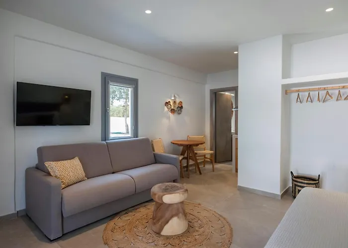 Aparthotel Paranthos Island Living 4*