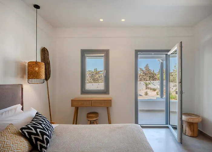 Aparthotel Paranthos Island Living 4*