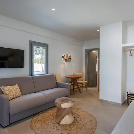 Aparthotel Paranthos Island Living 3*