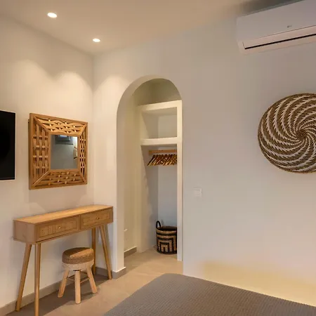 Paranthos Island Living Aparthotel 4*