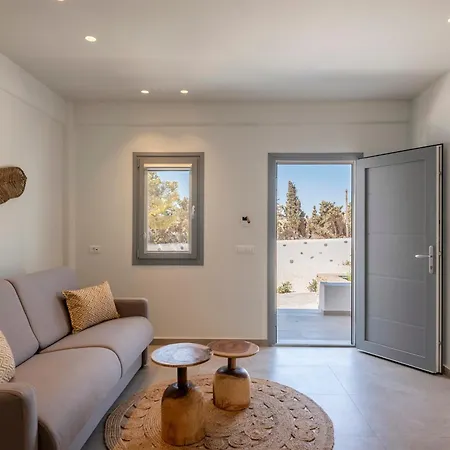 Aparthotel Paranthos Island Living