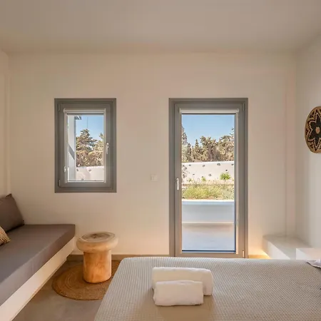 Aparthotel Paranthos Island Living 3*