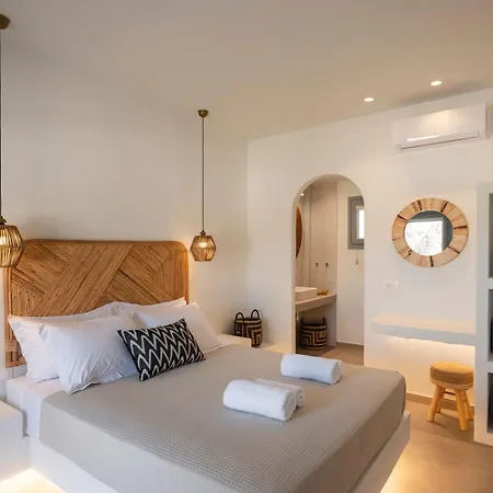 Aparthotel Paranthos Island Living 4*