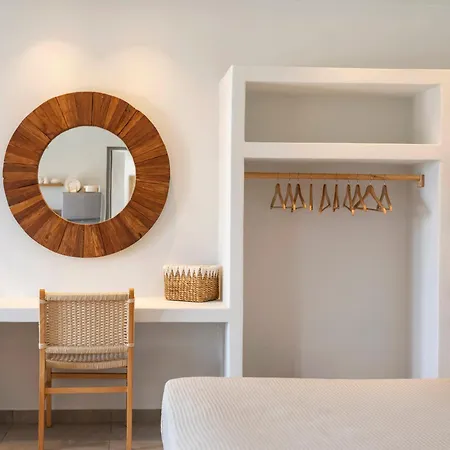 Aparthotel Paranthos Island Living 4*