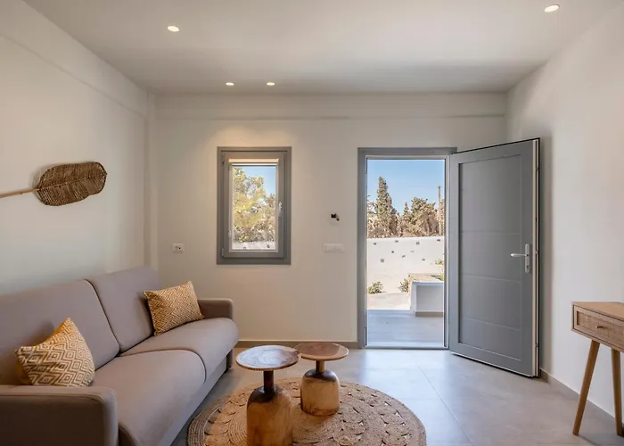 Aparthotel Paranthos Island Living