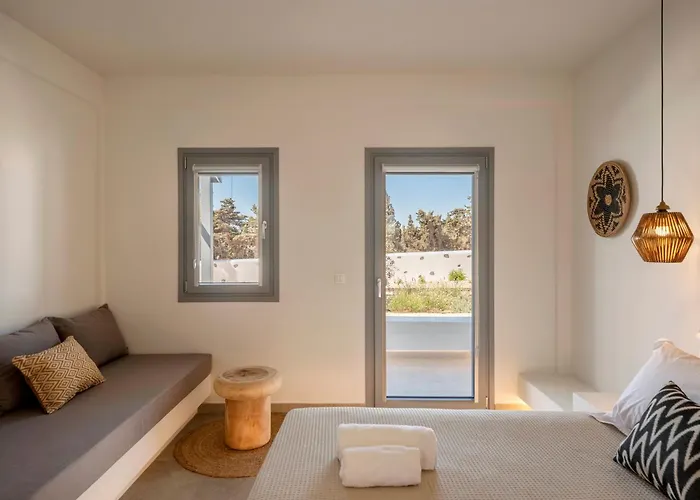 Aparthotel Paranthos Island Living 4*