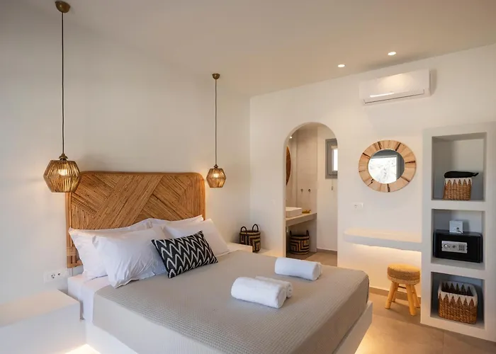 Aparthotel Paranthos Island Living 4*